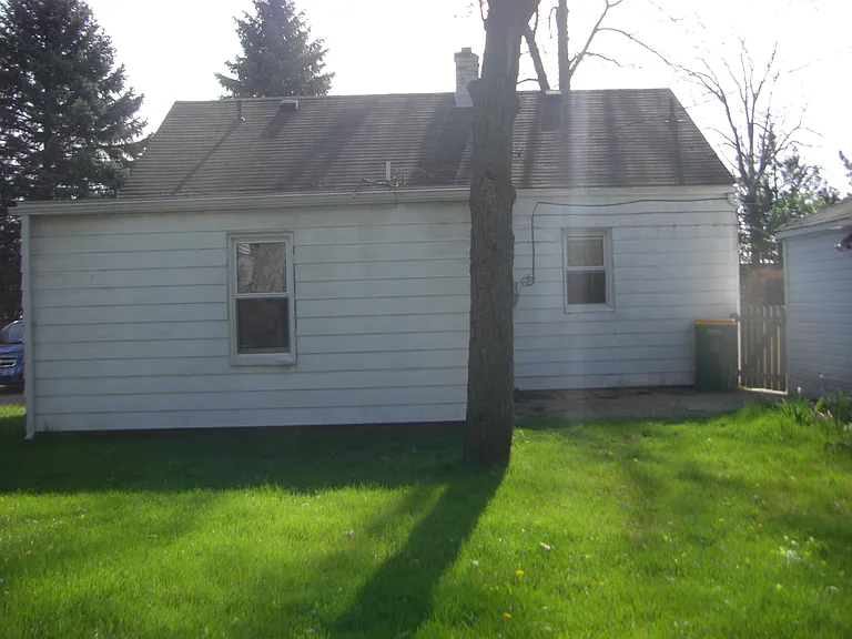 21395 Oxford Ave — Photo 11