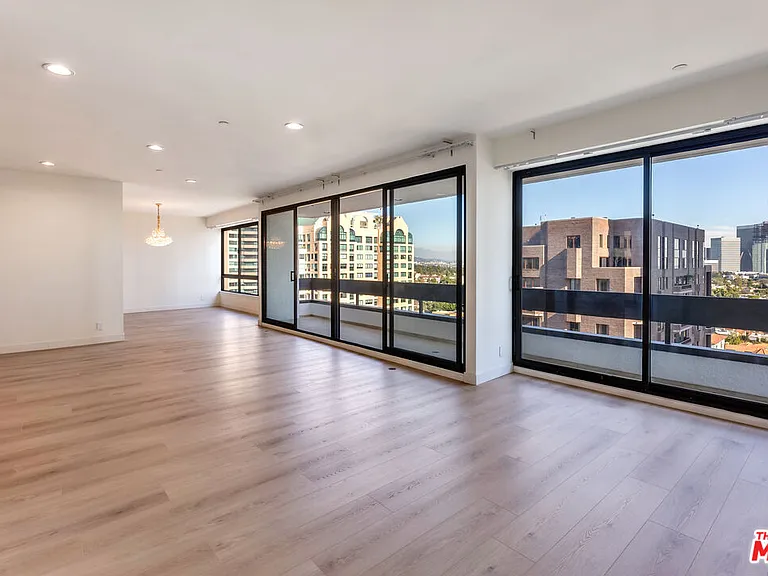 10551 Wilshire Blvd #1405 — Photo 28