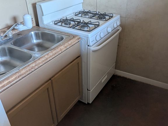 2nd image of 901 11th St #10965889