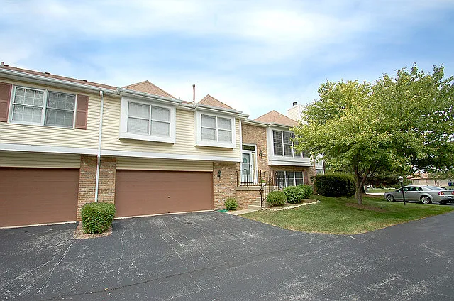 9915 Cambridge Dr photo 1