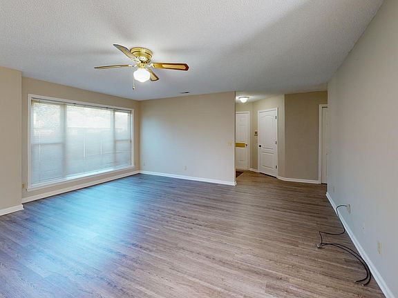 4th image of 2180 Oakview Ave