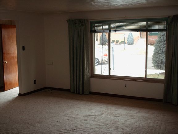 2nd image of 1041 Joliet St
