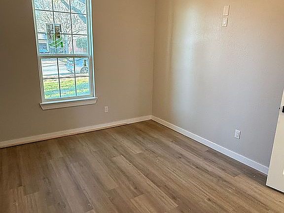 5th image of 901 Bandera Ln