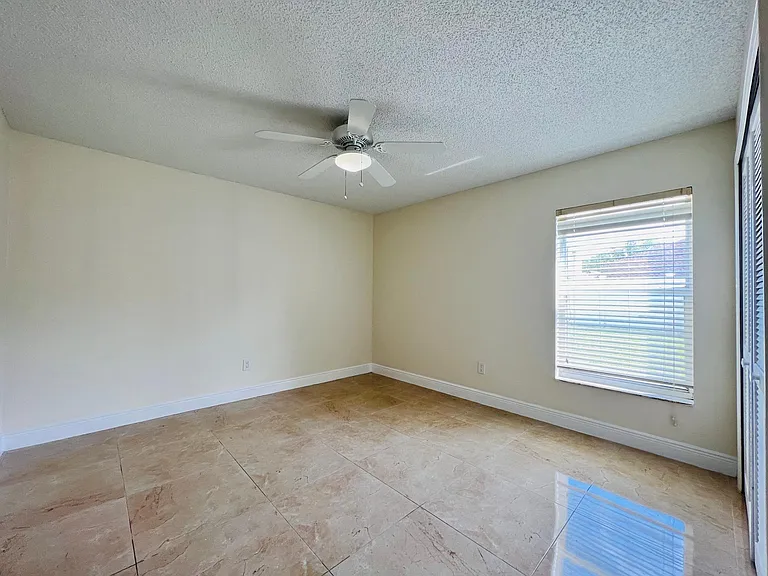 3909 Yellow Finch Ln — Photo 18