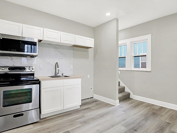 4th image of 1033 N Dearborn St #C