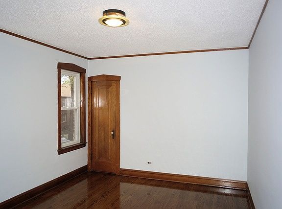 3rd image of 8746 S Manistee Ave