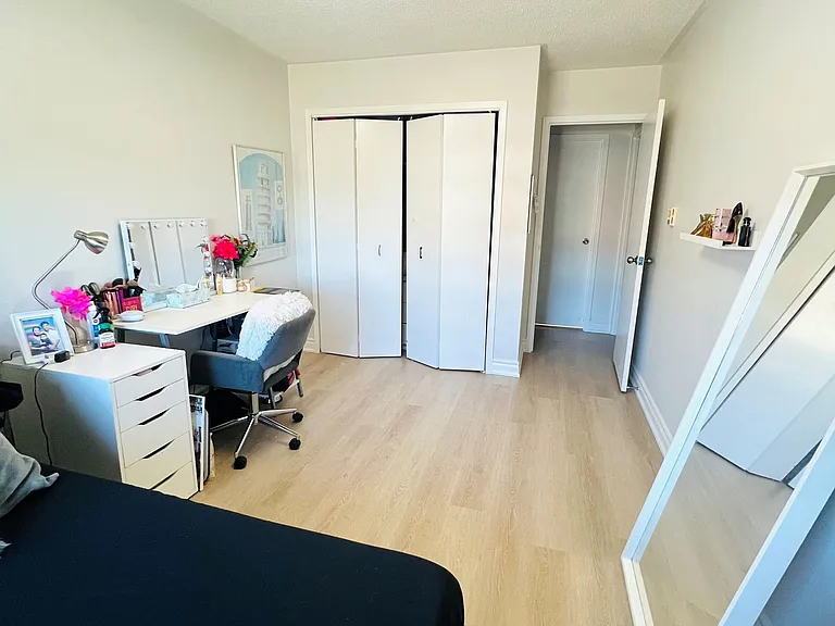 131 Taunton Rd E #409 — Photo 18