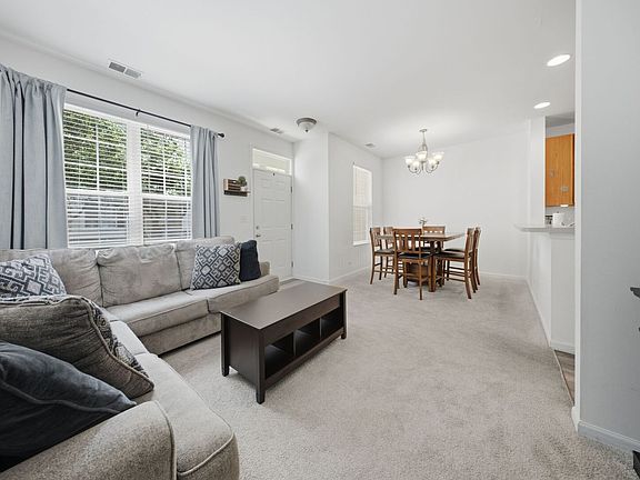 4th image of 185 Springbrook Trl S