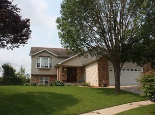 2463 Medera Dr, Valparaiso, IN 46385