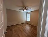 820 Redwood Ave #4 — Photo 2