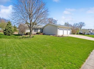 2715 Arnold Dr, Marshalltown, IA 50158