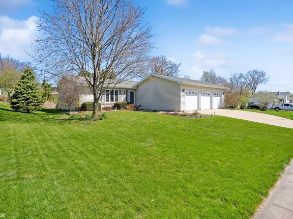 2715 Arnold Dr, Marshalltown, IA 50158