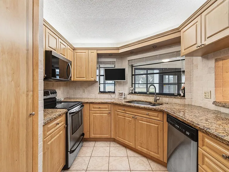 5851 Parkwalk Dr — Photo 42
