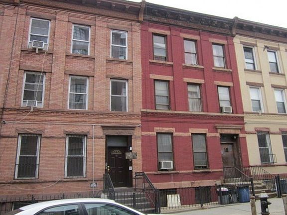 5th image of 587 Saint Johns Pl