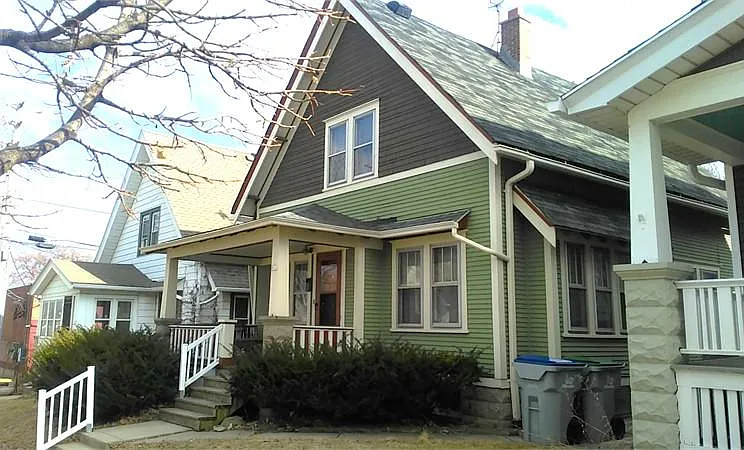 811 E Otjen St
