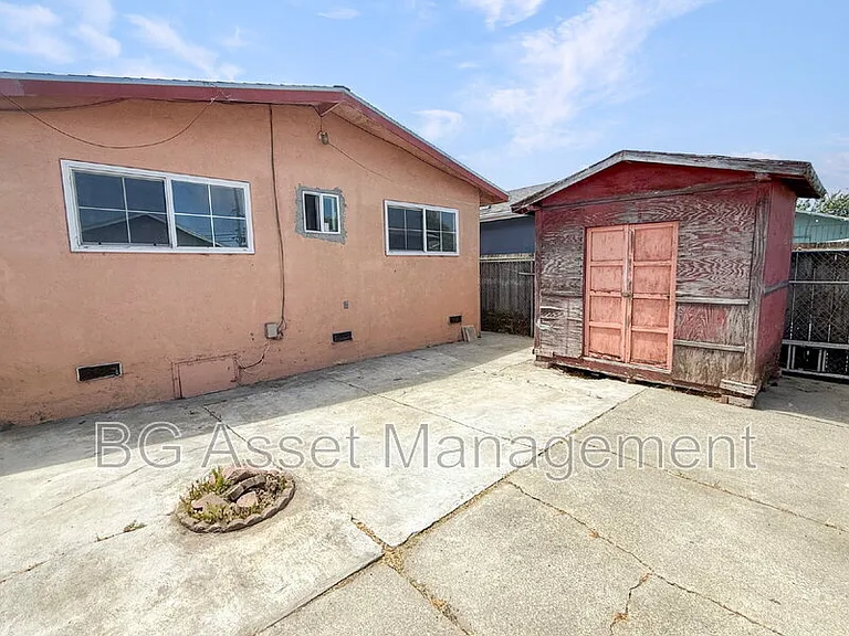1755 Emeric Ave — Photo 15