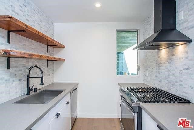 1st image of 850 2nd St APT 105