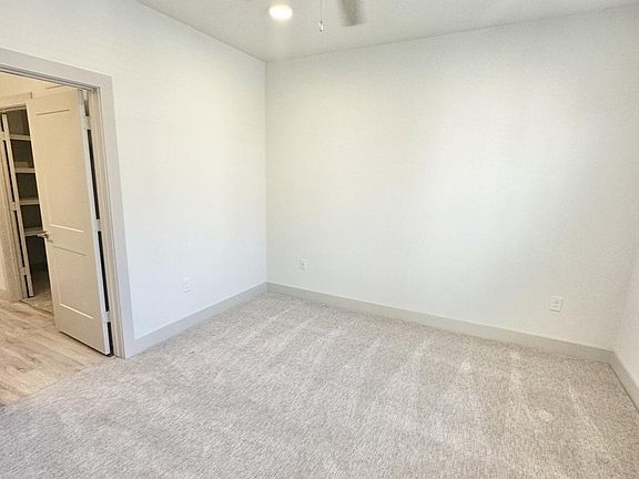5th image of 3401 Amador Dr