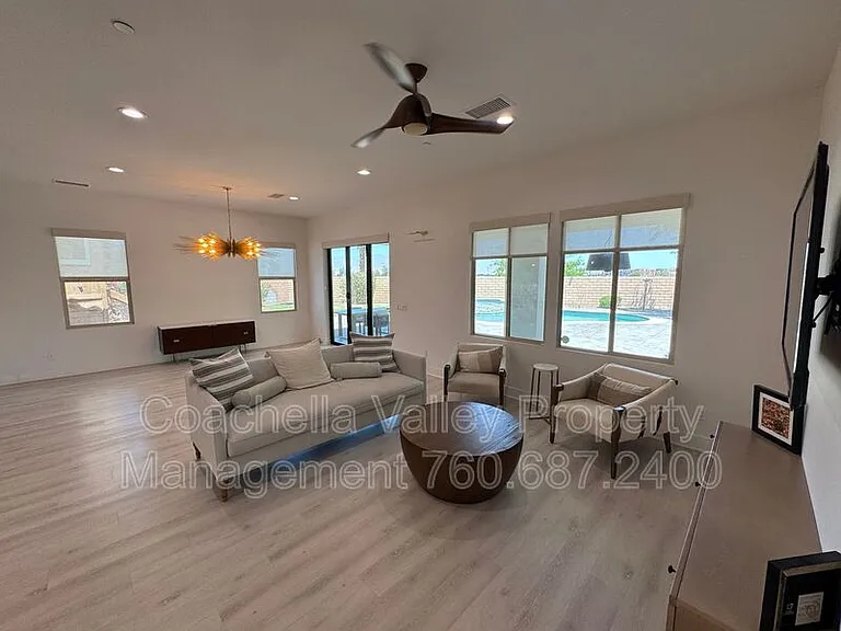 74635 Tesla Dr — Photo 23