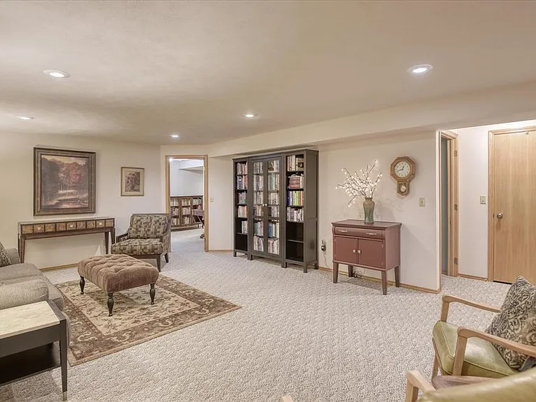 311 S Calvin Ln — Photo 15