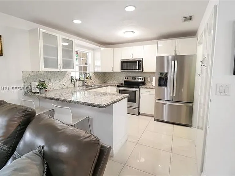 17920 NW 68th Ave #Townhouse 31 — Photo 11