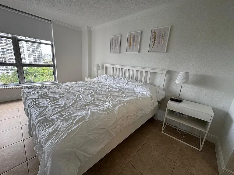 3600 Mystic Pointe Dr #910 — Photo 15