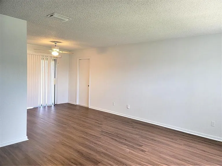 311 SW Virden Ct — Photo 6