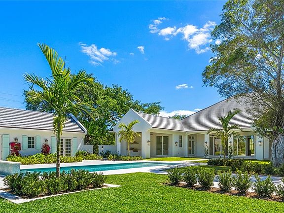 2nd image of 785 Lake Dr