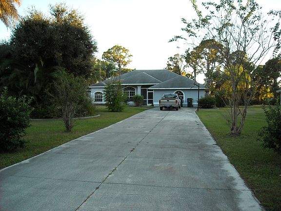 2nd image of 1777 Clow Ct