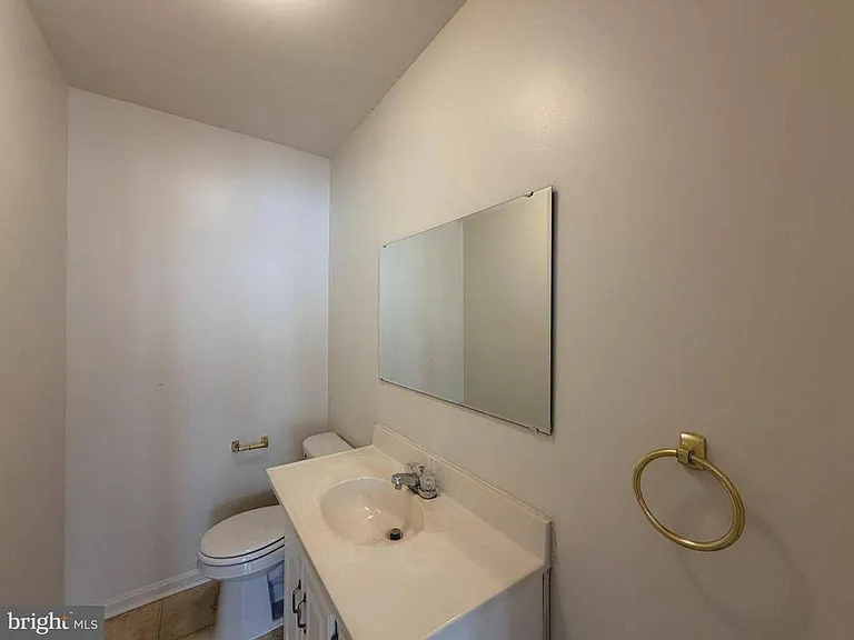 8906 Mallard Ct — Photo 6