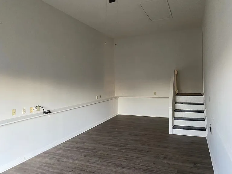 1835 Cottingham Ct — Photo 15