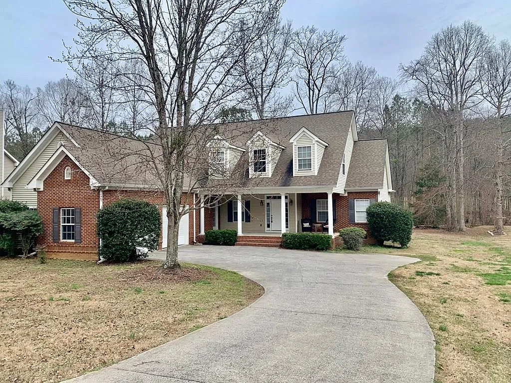 4 bed, 2768 sqft, $2,600 — Photo 1