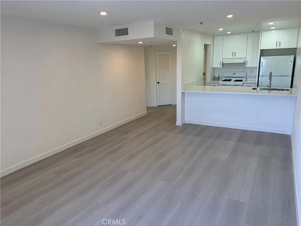 1 bed, 750 sqft, $2,350 — Photo 4