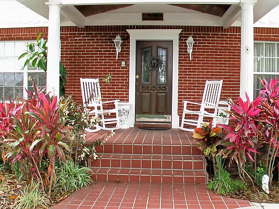 Entry with rockers