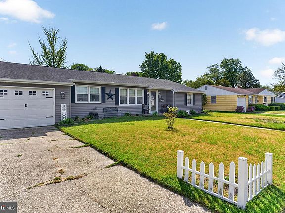 3rd image of 731 W Ivy Dr