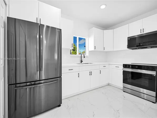 1520 NW 73rd St, Miami, FL 33147