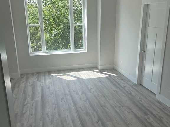 3rd image of 2828 W Fulton St #1