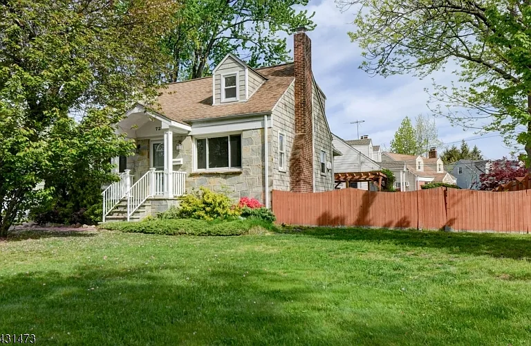 72 Colonial Dr — Photo 3