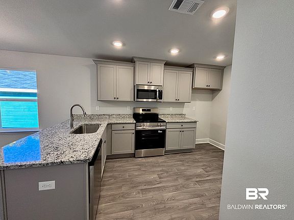 3rd image of 74 Summer Oaks Dr