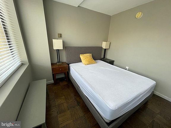 5th image of 522 21st St NW APT 807