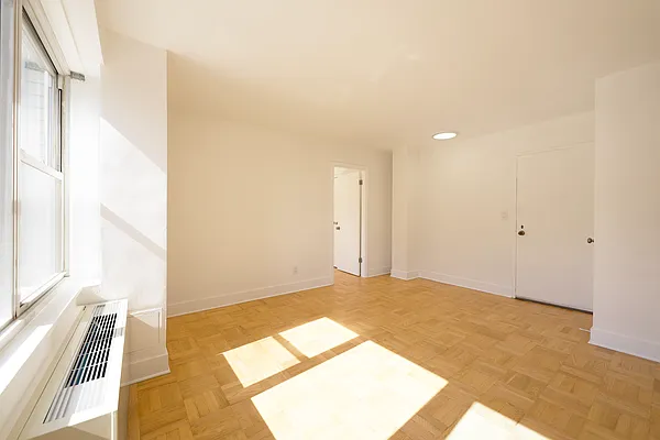 Rented by Buchbinder & Warren | media 17