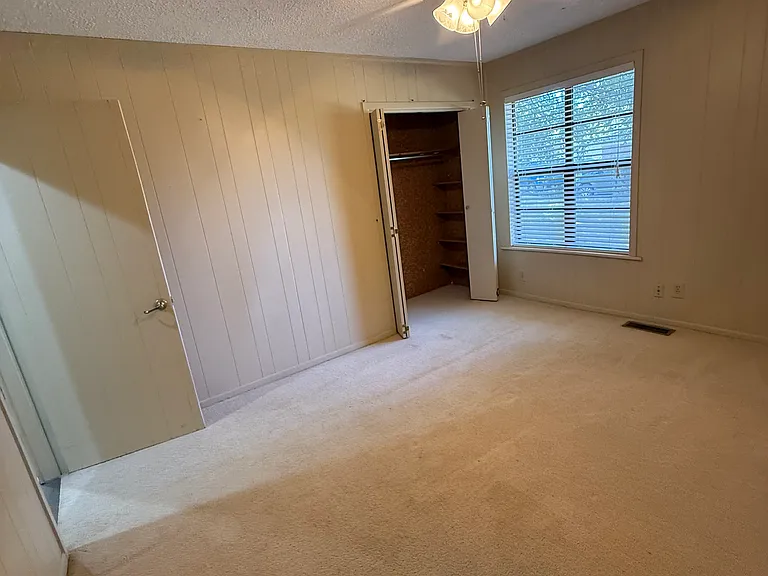 2303 S Memorial Dr — Photo 14