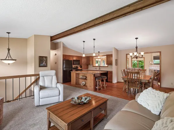 4500 Ranchview Ln N, Plymouth, MN 55446