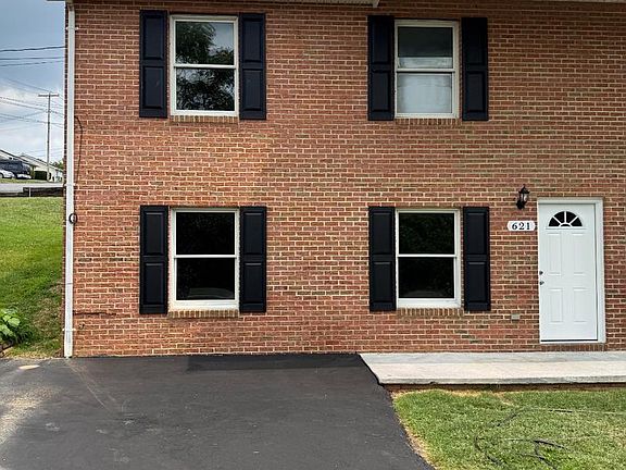 3rd image of 621 Thompson St