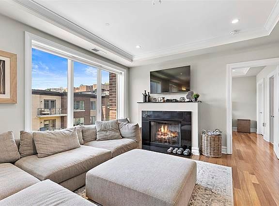 3rd image of 250 Henley Pl Unit 406
