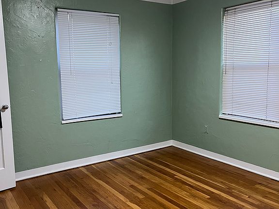 4th image of 3005 Delano Pl NE