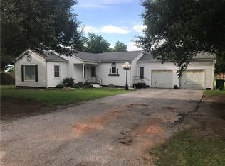 912 E Grant St, Sentinel, OK 73664