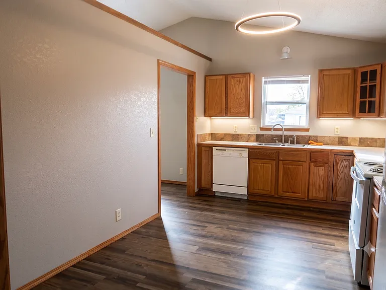 123 N Florence St — Photo 6