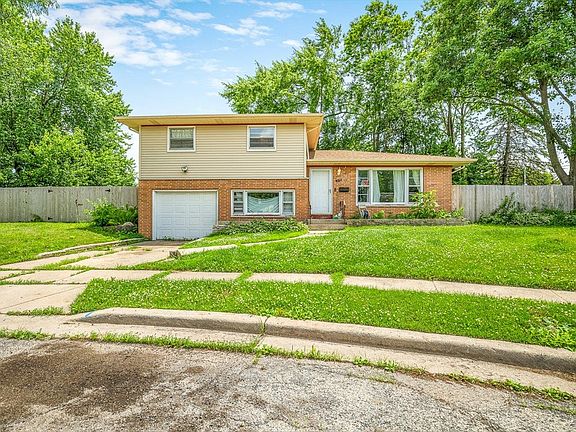 3rd image of 219 Walter Ct