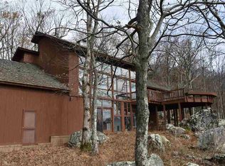 209 Cedar Dr, Roseland, VA 22967
